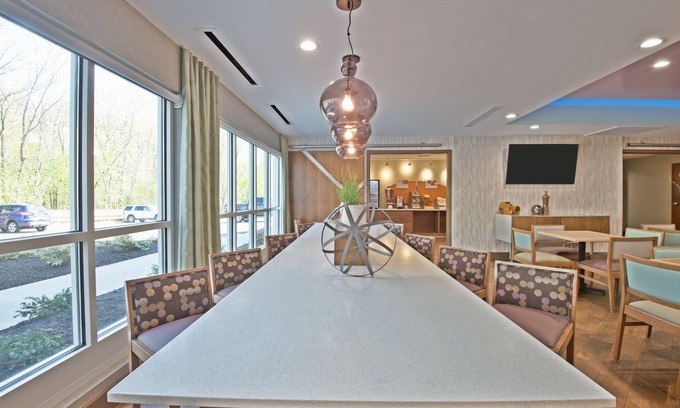 New Cumberland Hotel | Holiday Inn Express & Suites New Cumberland by IHG