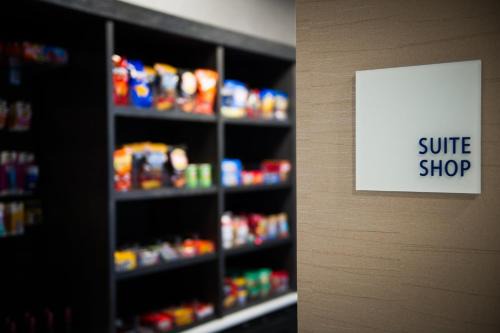 Madison Hotel | Holiday Inn Express and Suites Madison Central by IHG