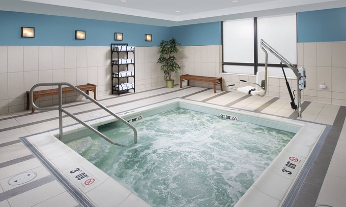 Woburn Hotel | Holiday Inn Express Boston North-Woburn by IHG