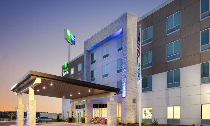 Calhoun Hotel | Holiday Inn Express Calhoun South by IHG
