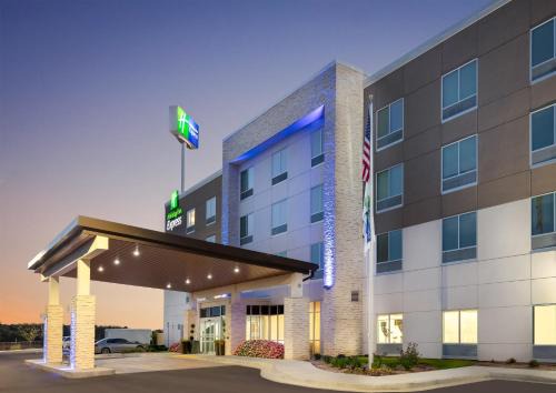 Calhoun Hotel | Holiday Inn Express Calhoun South by IHG
