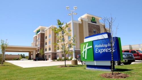 Covington Hotel | Holiday Inn Express Covington-Madisonville by IHG