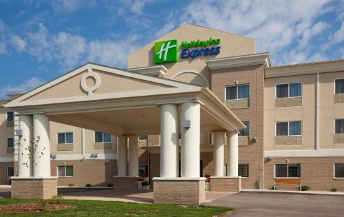 Devils Lake Hotel | Holiday Inn Express Devils Lake by IHG