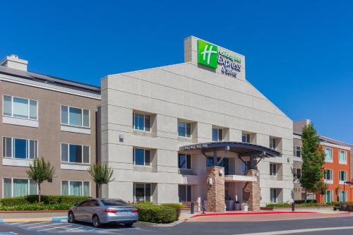 Laguna West-Lakeside Hotel | Holiday Inn Express Elk Grove West I-5 by IHG
