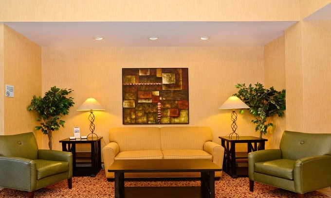 Fort Atkinson Hotel | Holiday Inn Express Hotel & Suites Fort Atkinson by IHG