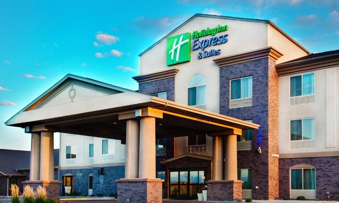 Sheldon Hotel | Holiday Inn Express Hotel & Suites Sheldon by IHG