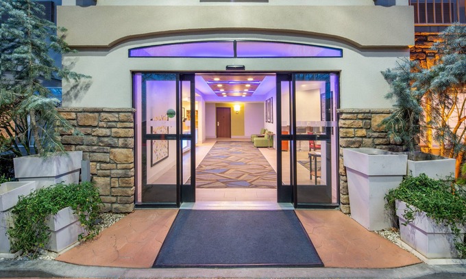 Bishop Hotel | Holiday Inn Express Hotel & Suites Bishop by IHG