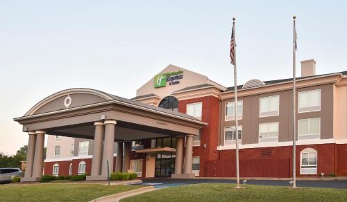 Selma Hotel | Holiday Inn Express Hotel & Suites Selma by IHG