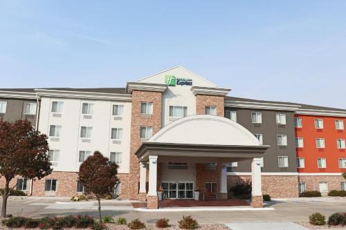Kearney Hotel | Holiday Inn Express Kearney by IHG