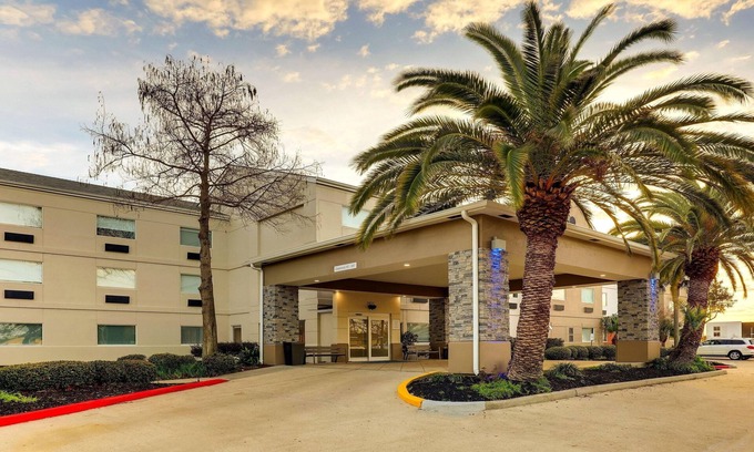 Kenner - Louis Armstrong International Airport Hotel | Holiday Inn Express Kenner - New Orleans Airport by IHG