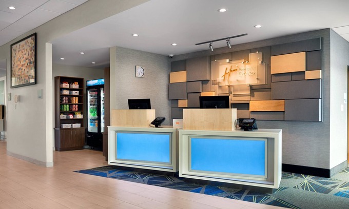 Lake Park Hotel | Holiday Inn Express Lake Park, an IHG Hotel