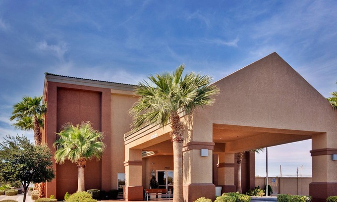 Sunrise Manor Hotel | Holiday Inn Express Las Vegas-Nellis by IHG