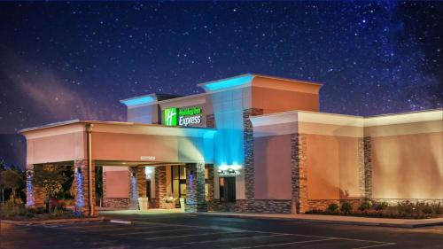 Downtown Little Rock Hotel | Holiday Inn Express Little Rock-Airport by IHG