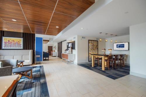 Scripps Ranch Hotel | Holiday Inn Express Mira Mesa San Diego by IHG