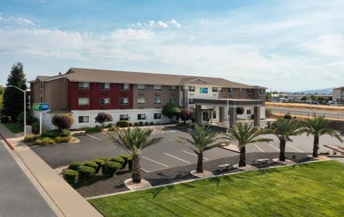 Redding Hotel | Holiday Inn Express Redding North by IHG
