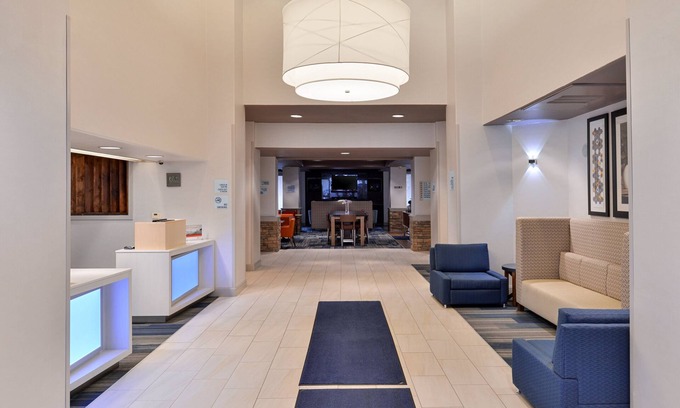 Woodland Hotel | Holiday Inn Express Sacramento Airport Woodland by IHG