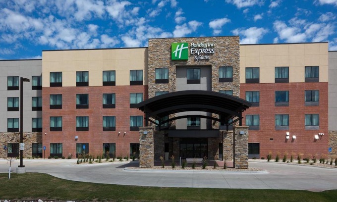 Fort Dodge Hotel | Holiday Inn Express & Suites Fort Dodge by IHG