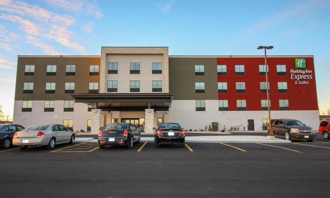 Kirksville Hotel | Holiday Inn Express & Suites - Kirksville - University Area by IHG