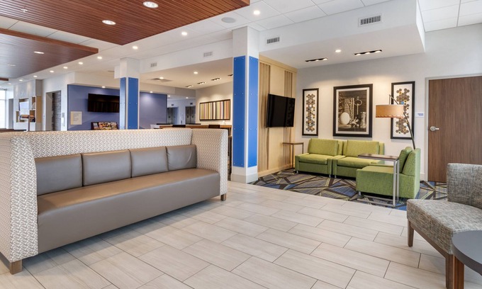 Salunga Hotel | Holiday Inn Express & Suites Lancaster - Mount Joy by IHG