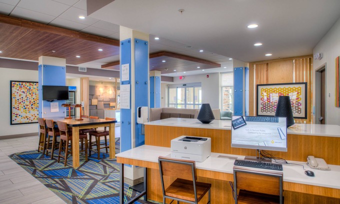 Remington Hotel | Holiday Inn Express & Suites Remington by IHG