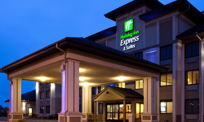 Worthington Hotel | Holiday Inn Express & Suites Worthington by IHG