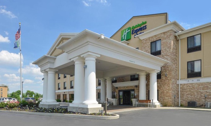 Greenfield Hotel | Holiday Inn Express & Suites Greenfield by IHG