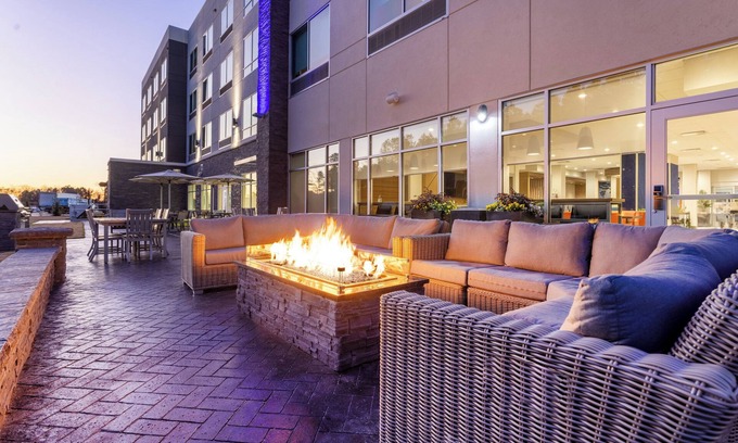 Benson Hotel | Holiday Inn Express & Suites Benson by IHG