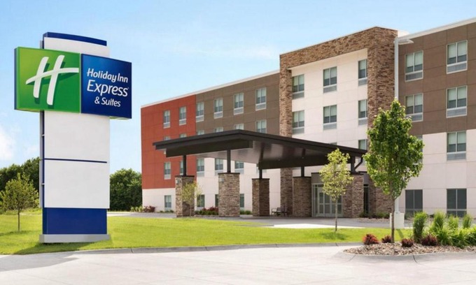 North San Jose Hotel | Holiday Inn Express & Suites - San Jose Airport by IHG