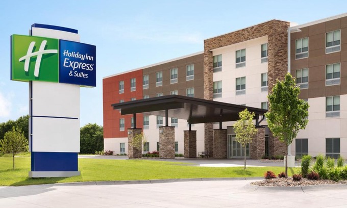 Savannah Hotel | Holiday Inn Express & Suites - Savannah W - Chatham Parkway by IHG