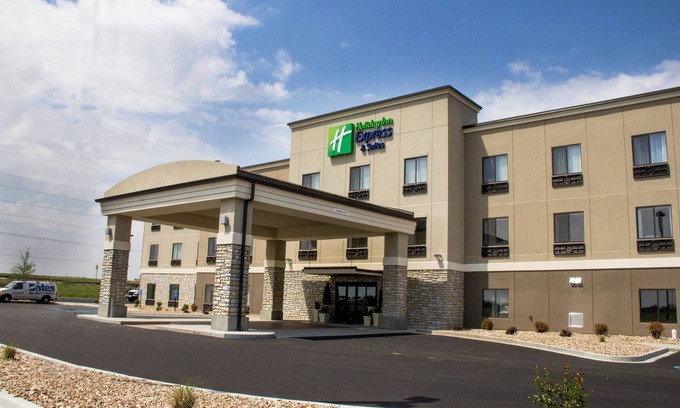 Sikeston Hotel | Holiday Inn Express & Suites Sikeston Southwest by IHG