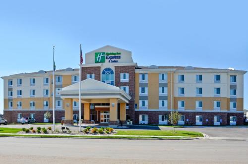 Williston Hotel | Holiday Inn Express & Suites - Williston by IHG