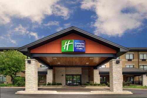 Aurora Hotel | Holiday Inn Express & Suites Aurora - Naperville by IHG