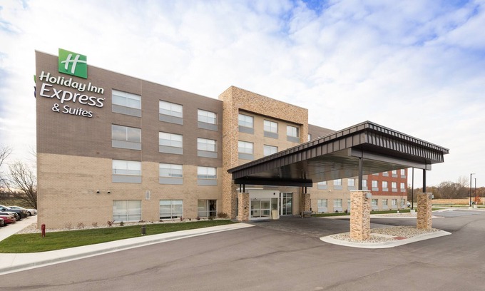 Auburn Hotel | Holiday Inn Express & Suites Auburn by IHG