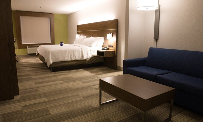 Douglas Hotel | Holiday Inn Express & Suites Douglas by IHG