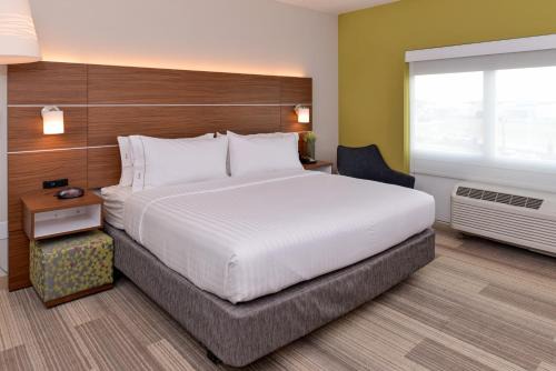 Trinity Hotel | Holiday Inn Express & Suites Trinity by IHG