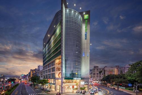 Central District Hotel | Holiday Inn Express Taichung Park by IHG