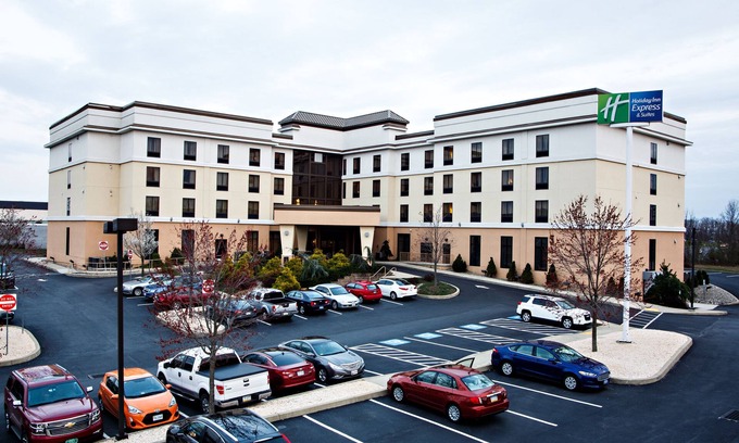 Mechanicsburg Hotel | Holiday Inn Express Hotel & Suites Harrisburg West by IHG