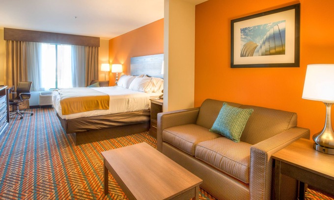 Wichita Hotel | Holiday Inn Express Wichita South by IHG