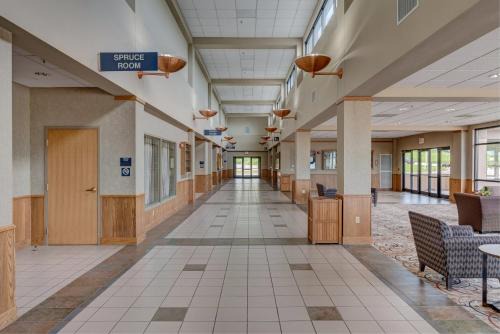 Spearfish Hotel | Holiday Inn Spearfish-Convention Center by IHG