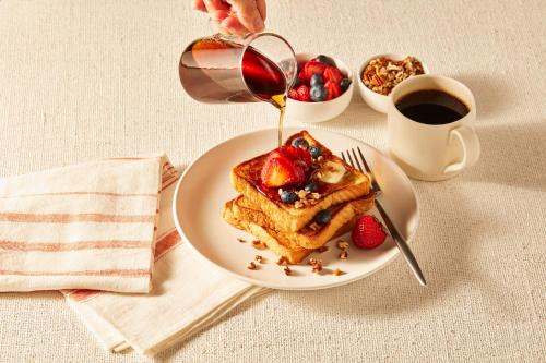 Dentsville Hotel | Holiday Inn & Suites Columbia NE - Ft Jackson Area by IHG