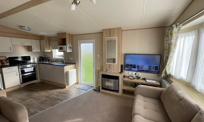 Leysdown-on-Sea Cottage | Holiday park caravan Fluffy in Harts Holiday Park