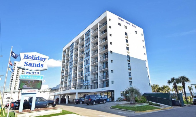 Downtown Myrtle Beach Hotel | Holiday Sands North "On the Boardwalk"