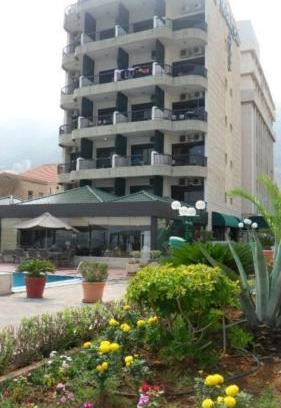 Jounieh Hotel | Holiday Suites Hotel & Beach Resort