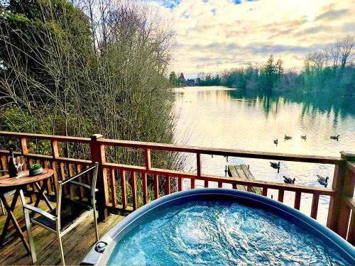York House | Holly Lodge 12 Hot Tub