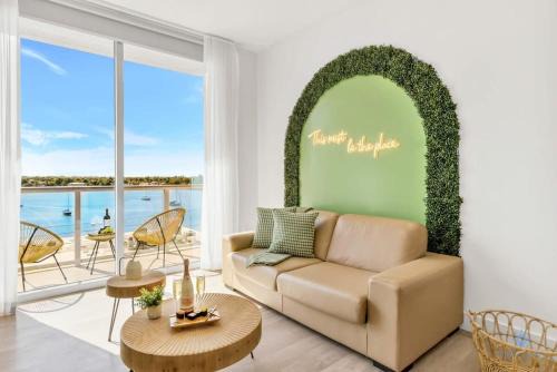 Hollywood Apartment | Hollywood Beach - Front Bay View - Amazing Pool