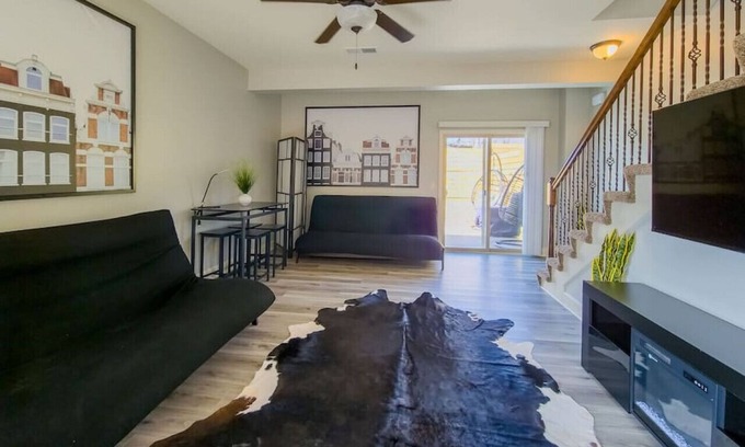 Tracy House | Home Away from Home Close to KCI Airport, Weston