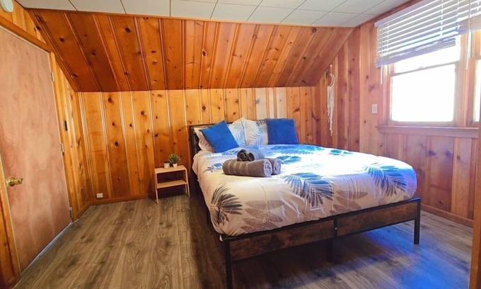 Garfield Heights House | Home Away from Home The Garfield Grove a Nature & Nostalgia Retreat