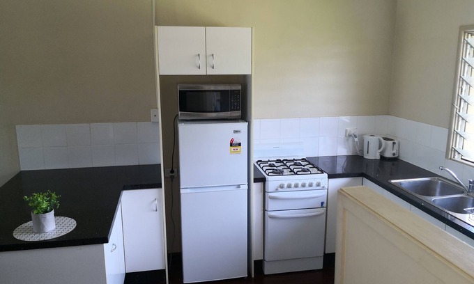 Hyde Park Apartment | Home Home at Haymarket 2BR AC close to Stadium/Mater Hospital and Day Surgery
