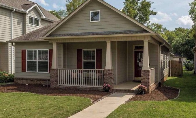 Huntsville House | Home in 5 Points neighborhood, Downtown Huntsville, Fenced Yard, Fully Furnished