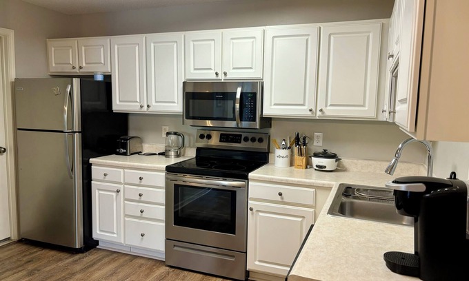 Umstead Condo | Home in Raleigh with office. Pool.n10 mins to RDU. Central location.